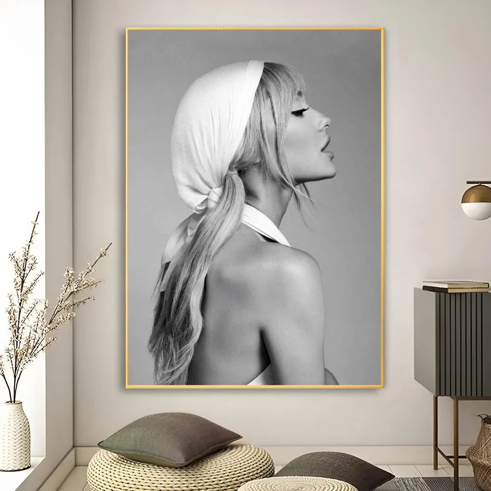 Ariana Grande Poster – Retro Wall Art