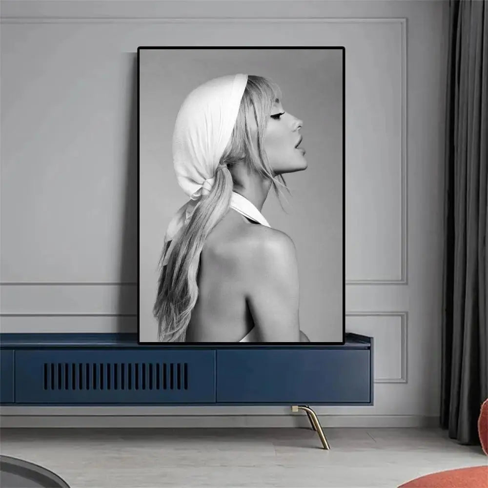 Ariana Grande Poster – Retro Wall Art