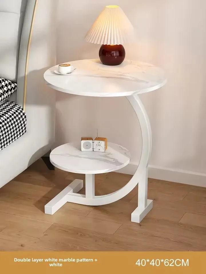 Designový zlatý konferenční stolek – elegantní kulatý odkládací stolek