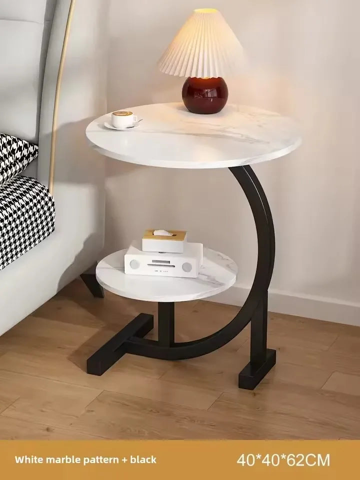 Designový zlatý konferenční stolek – elegantní kulatý odkládací stolek